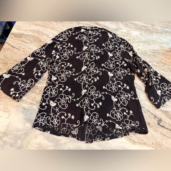 Lauren Michelle Petite Large Black Embroidered Floral Button Front Blouse - Picture 7 of 9